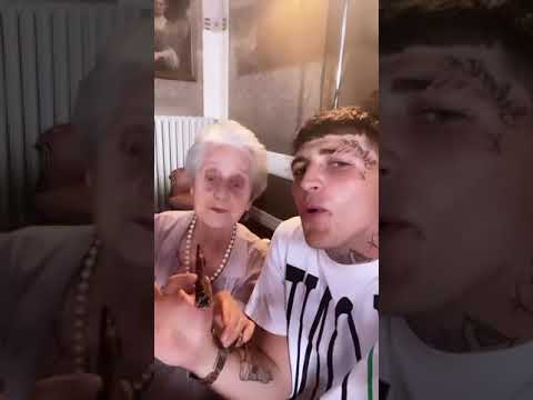 SAPO BULLY FA FUMARE UN BACKWOODS AD UNA SIGNORA ANZIANA