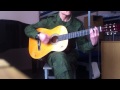 Солдат красиво поет песню девушке под гитару 