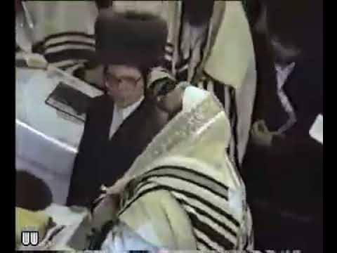 Belzer Rebbe Leading Davening Hoshana Rabba 5747