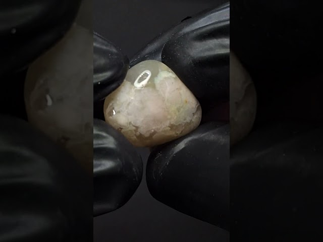 حجر عقيق وردة الربيع الخام الطبيعي