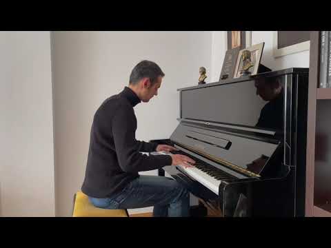 Oscar Pascasio - Memories (Playing the piano at home)