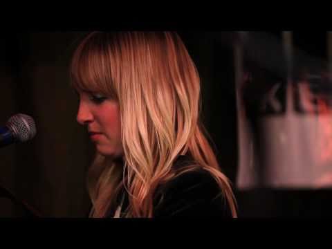 The Mynabirds - Numbers Don't Lie (Live at The Woods)