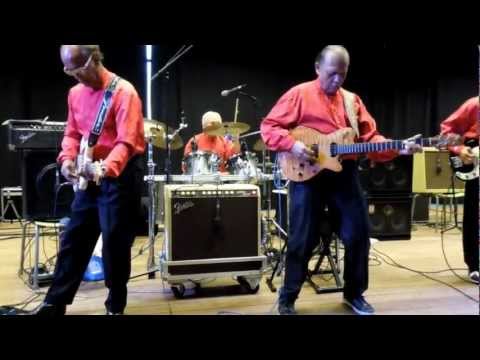 Al Capone by The Javalins & Friends