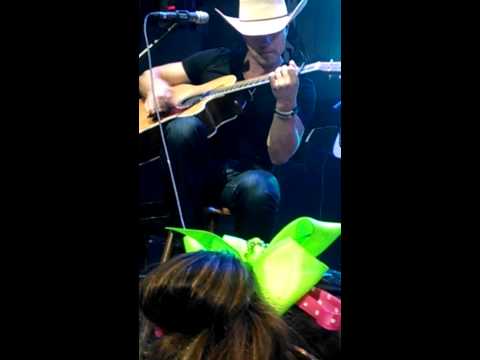 Dustin Lynch at Cowboys - St.Jude show 9/28/14