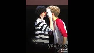 tommyinnit and billzo kissing?? #shorts #youtoubeshorts