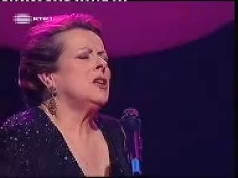 Fernanda Maria - Não passes com ela  minha rua