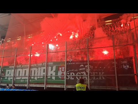 [Wokół meczu] Wymiana uprzejmości + solidny doping Zielonych w Gdyni [+18]