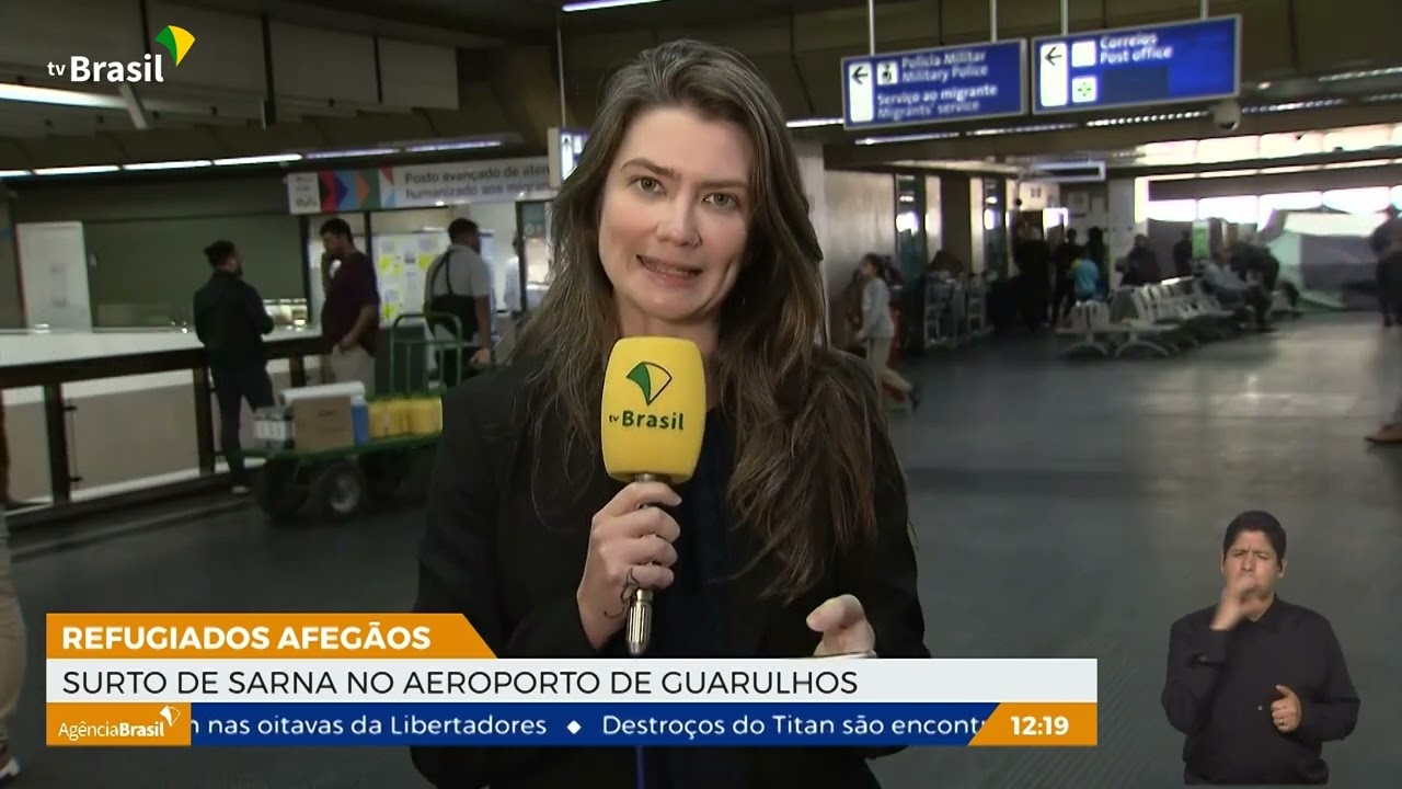 Refugiados afegãos aguardam acolhida no aeroporto de Guarulhos