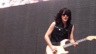 Tyler Bryant &amp; The Shakedown - House On Fire - GnR Bilbao (May 30, 2017)