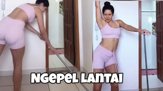 Download lagu BUNDA SEDANG MEMBERSIHKAN LANTAI RUMAH mp3
