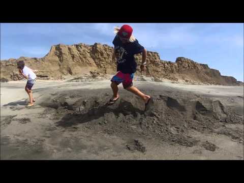 RYAN COELHO (8 years old) e EDSON DE PRÁ (15 years old) - SURF TRIP - LOBITOS - PERU.