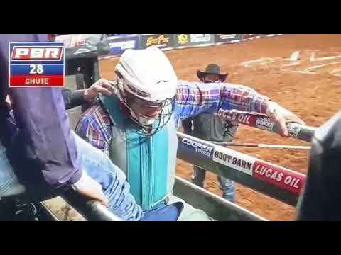 Ednei Caminhas no 1º Round do PBR Pendleton 2021