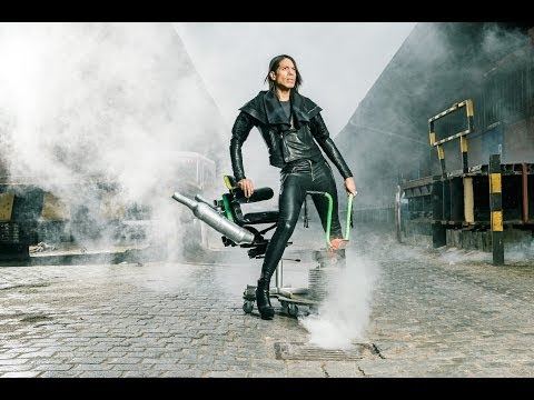 "Chicas Walk Academy by Jorge González": Wie du gehst, so gehst du auch durchs Leben!