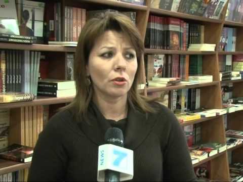 VITRINA E LIBRIT HELENA KADARE VIJON TE JETE E KERKUAR NE LIBRARI LAJM