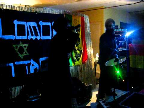 Dub Judah sing Mysterious way alongside Salomon Heritage @ Montpellier Dub School 2.AVI