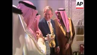 WRAP Bush in roundtable meeting with business leaders ADDS palace visit