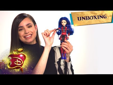 AD | The Evie Doll 💙 | Unboxing with Sofia Carson 📦 | Descendants 3