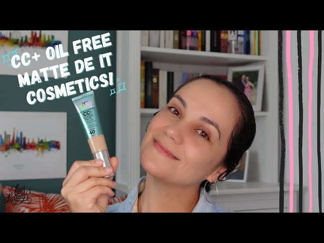 Vídeo relacionado con IT Cosmetics, Base de Maquillaje Matificante y Control de Brillo 16h, Minimiza Poros, Hidrata 24h, Your Skin But Better CC+ Natural Matte SPF 40, Tono Neutral Medium, 32 ml