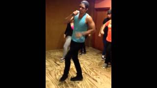 Benavides Ensayando Coreografia Mi Ex