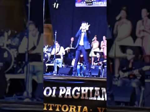 DAVIDE CATALANO CANTA DAL VIVO " SE BRUCCIASSE LA CITTÀ " DI MASSIMO RANIERI