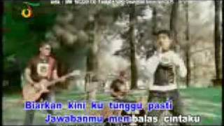 Download lagu st12 Cinta Jangan Dinanti original clip mp3