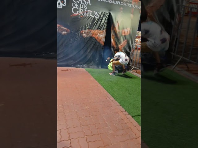 Vídeo relacionado con TRIXES Esqueleto de Halloween enjaulado Aterrador, Accesorio de casa encantada con Voz de Grito, Criatura de Pesadilla