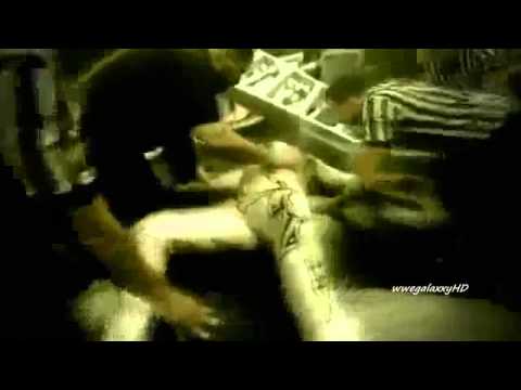 المصارع سن كارا يرجع  في  سماك داون 8.19.2011