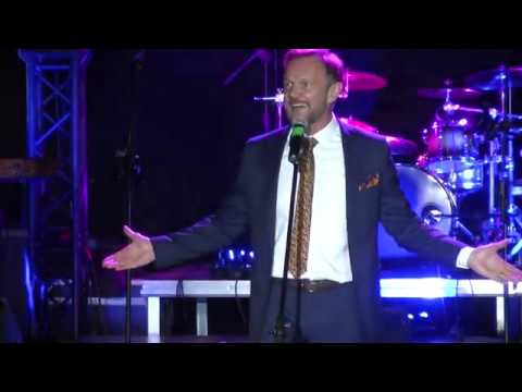 Cezary Pazura wyśmiewa program Rolnik szuka żony