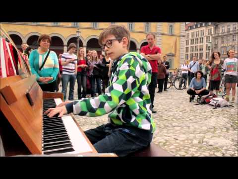 Public Street Pianos Munich 2013 (Wanderpiano, Max-Joseph-Platz)