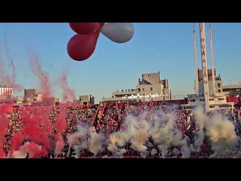 "Recibimiento del Club Atlético Huracán en el clásico con los sin barrio " Barra: La Banda de la Quema &bull; Club: Huracán