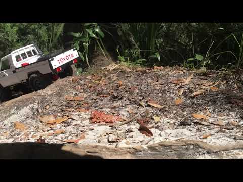 Toyota LC70 Hard Body/Scale engine bay