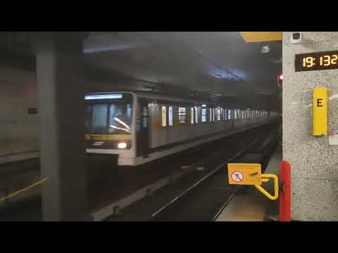 Metro Milano M3 Comasina in arrivo 8000-9000