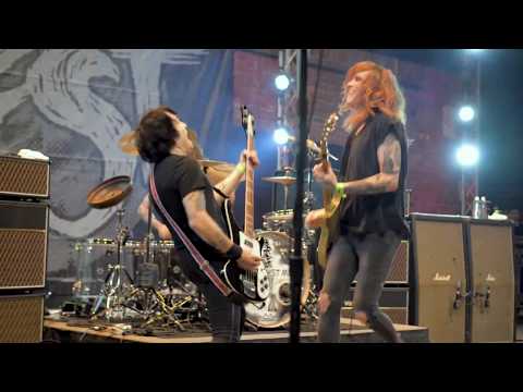 Videoclip de Reinventing Axl Rose (Live) — Against Me!