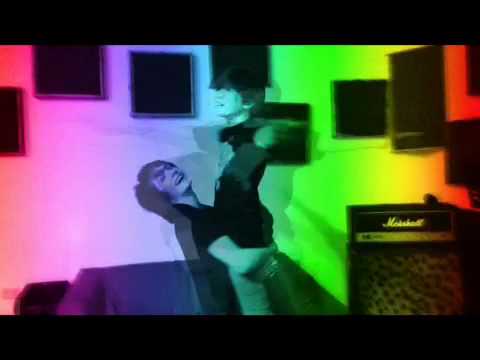 The wee band all loved up