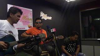 Download lagu Slash- Melodi Kasih Live Acoustic mp3