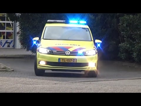 Micu 09 302 en verschillende ambulance en Rapid Responder met spoed onderweg in Utrecht