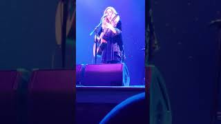 Dar Williams (Julie Wolf, keyboards)  &quot;I Am the One Who Will Remember Everything&quot;  2019-04-01