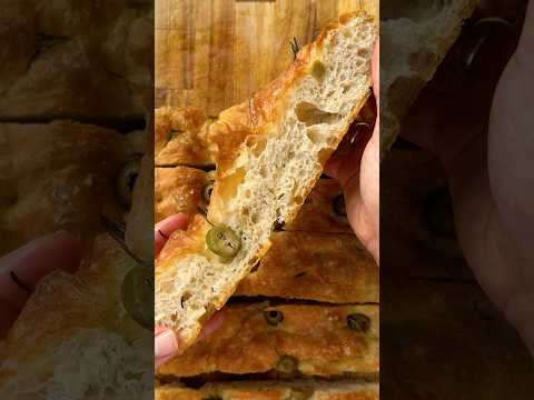 No Knead Olive + Rosemary Focaccia 🇮🇹 full recipe in description