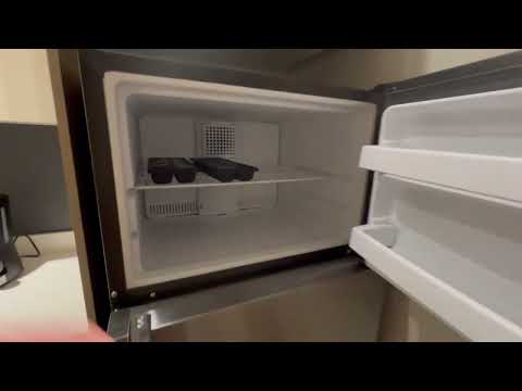 GE GTS17GSNRSS 28" Top Freezer Refrigerator with 16.63 cu. ft. Capacity, LED Lighting