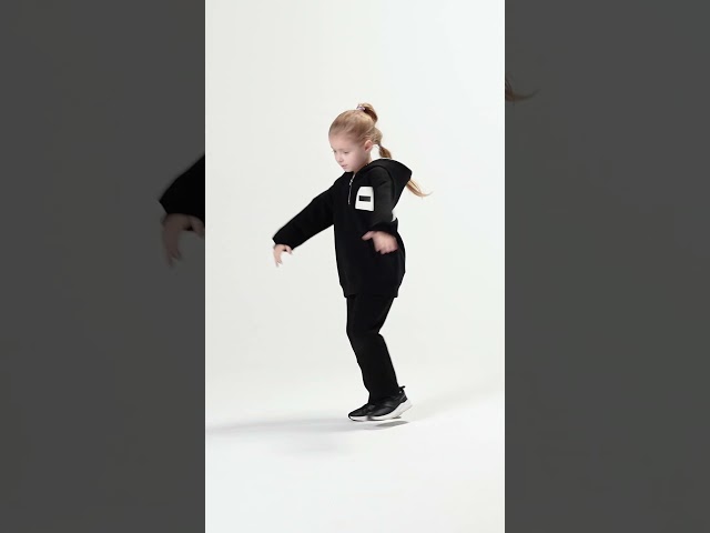 هودي بجيب أمامي أوفرسايز للأطفال للجنسين - أسود