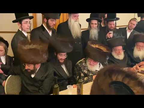 Viznitz Rebbe At Wedding Of R' Asher Weiss' Einikel - Sivan 5781
