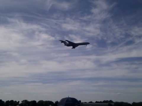 Biggin Hill 2010 - VC10 flyby