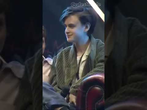 I can’t- 😭✋ Why’d he look at her like that #shorts #horror #jaedenmartell #sophialillis #wyattoleff