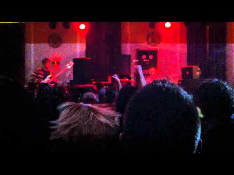 LIGHTNING BOLT LIVE 4.3.2011 at LOGAN SQUARE AUDITORIUM, CHICAGO (1/2)