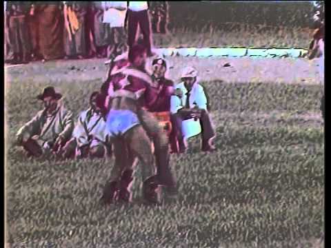 Дархан аварга Өсөхбаяр  дархан аварга А.Сүхбатыг төмсөгддаг бичлэг