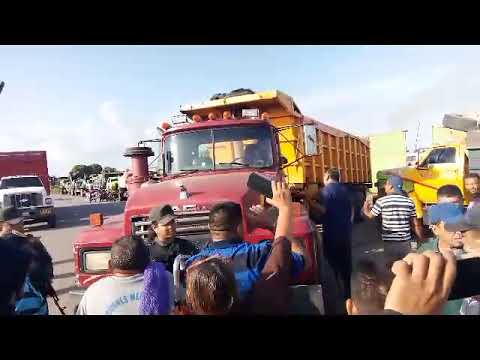 Volqueteros del Zulia protestan en Bachaquero y piden participación laboral