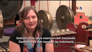 Download lagu Javanese Gamelan group 'Venerable Showers of Beauty' in Portland, Oregon USA - VOA .LENTERA Indo'Am mp3