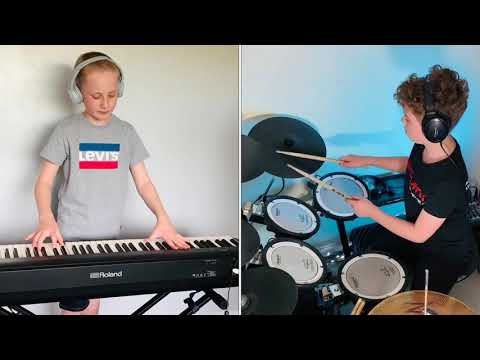 Piano and Drum 90s Dance remix-Viral ‘How to Attract a Crowd in Four Minutes’ video gets a drum beat