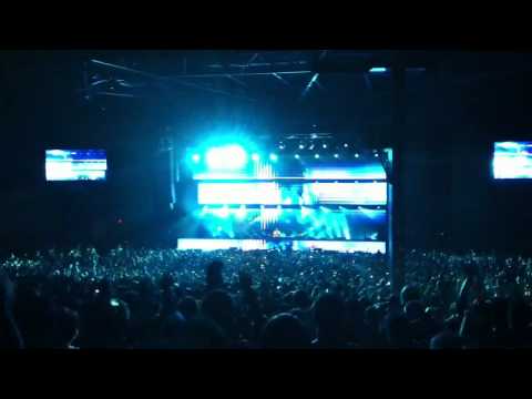 Tiesto - We Own The Night [Hardwell Mashup] (Summerfest 7-3-12)