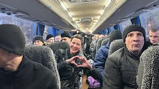 Los presos políticos bielorrusos liberados por el régimen de Lukashenko llegan a Varsovia